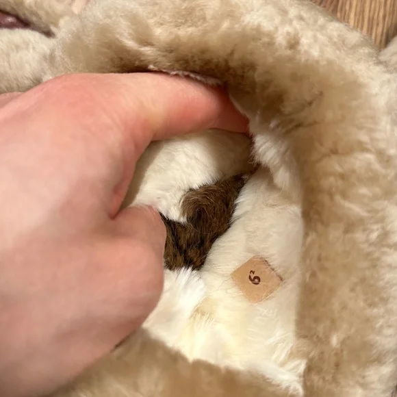 Vintage 60s 70s Dent's Leather Shearling Lined Fur Furry Tan Gloves Womens 6.5 - Picture 8 of 10